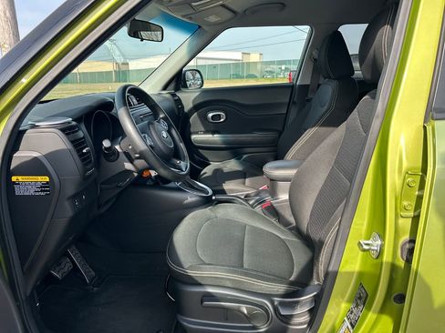 Used 2014 Kia Soul + image 11