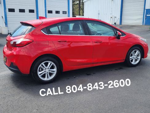 Used 2018 Chevrolet Cruze LT FWD image 4