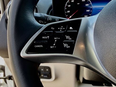 Used 2025 Mercedes-Benz GLB 250 image 31