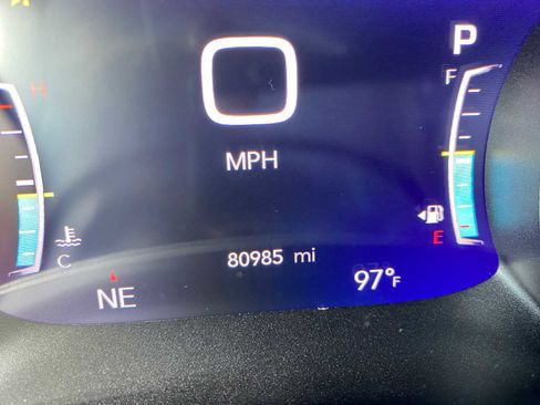 Used 2021 Chrysler Pacifica Touring w/ Uconnect Theater Family Group AWD/4WD image 9