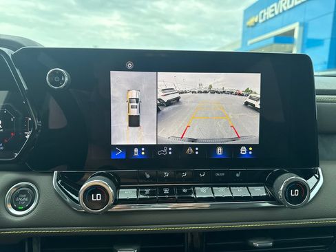 Used 2024 Chevrolet Colorado ZR2 w/ Technology Package AWD/4WD image 24