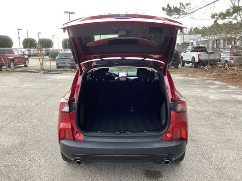 Used 2022 Ford Escape SE w/ SE Sport Appearance Package image 9