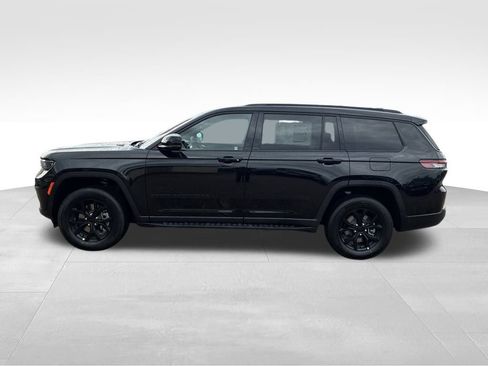 New 2025 Jeep Grand Cherokee L Laredo image 2