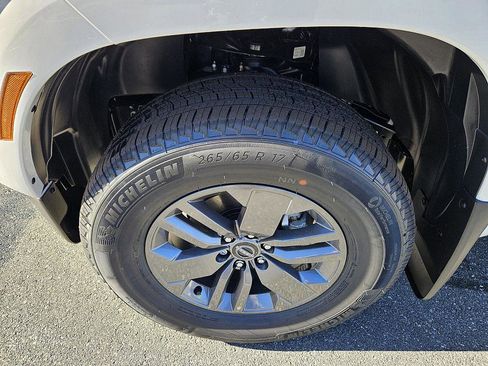 New 2026 Nissan Frontier SV image 18