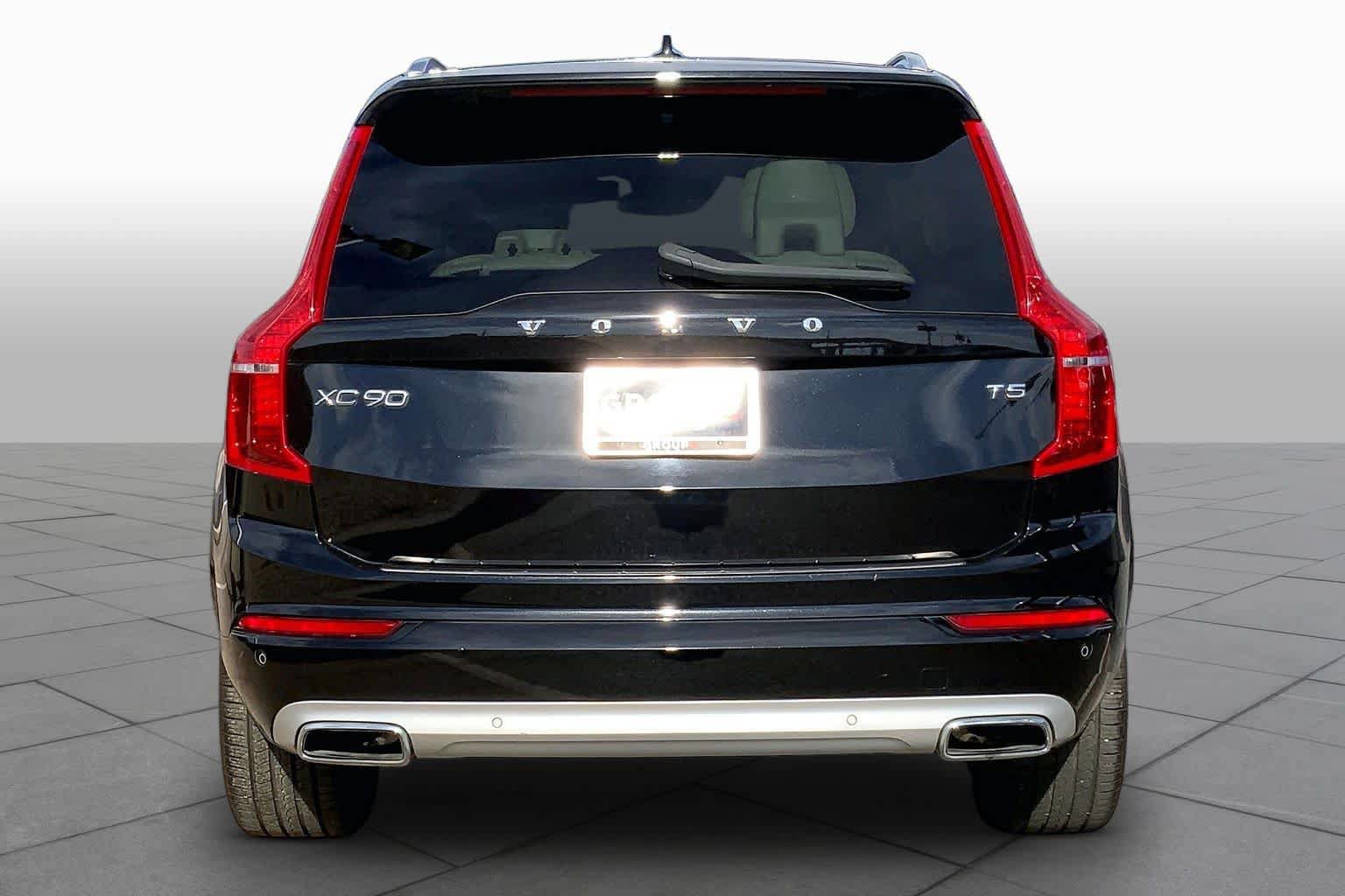 Used 2020 Volvo XC90 T5 Momentum w/ Protection Package Premier FWD image 5