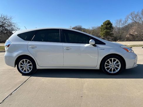 Used 2013 Toyota Prius V Two image 5