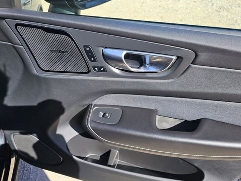 Certified 2022 Volvo XC60 B6 R-Design w/ Climate Package image 13