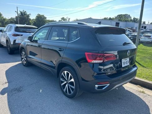 Used 2024 Volkswagen Taos SE FWD image 4