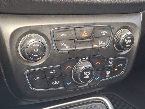 Used 2020 Jeep Compass Latitude image 16