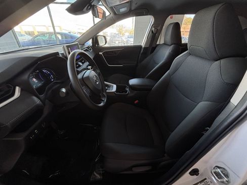 Used 2025 Toyota RAV4 LE image 31