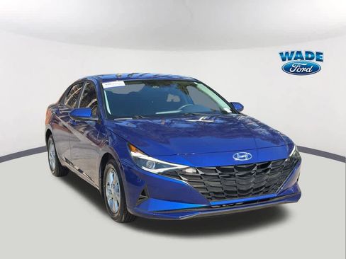 Used 2023 Hyundai Elantra SE image 3