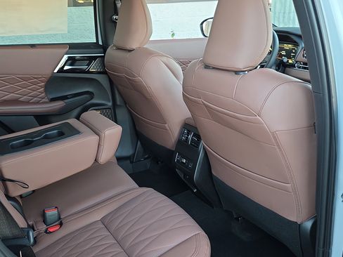 New 2026 Mitsubishi Outlander SEL FWD image 32