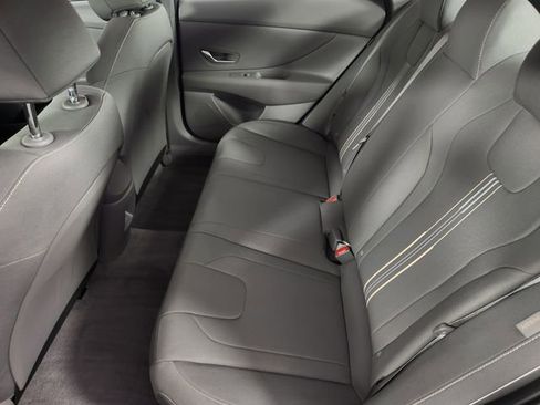 Certified 2025 Hyundai Elantra SEL FWD image 15