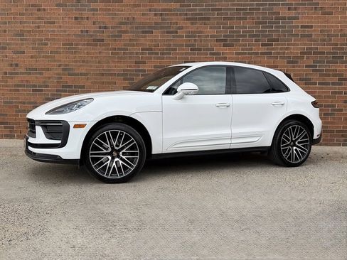 Certified 2024 Porsche Macan image 1
