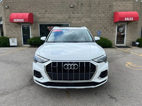 Used 2020 Audi Q3 2.0T Premium w/ Convenience Package AWD/4WD image 2