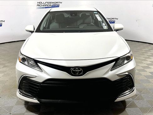 Used 2021 Toyota Camry XLE image 2