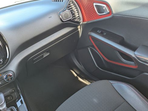Used 2023 Kia Soul GT-Line image 19