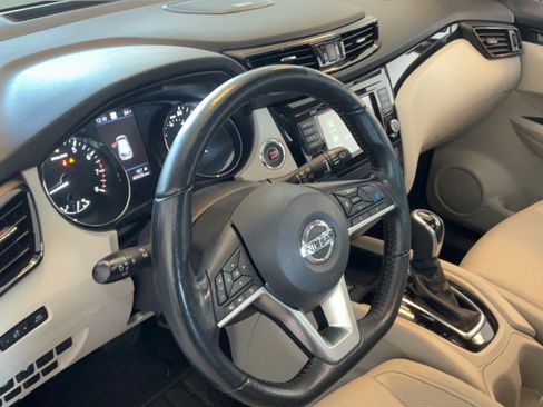 Used 2021 Nissan Rogue Sport SL w/ Premium Package FWD image 23