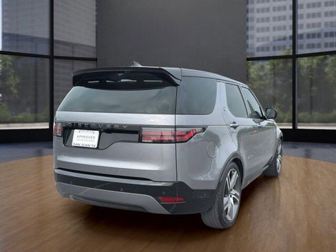 Used 2024 Land Rover Discovery Dynamic SE AWD/4WD image 16