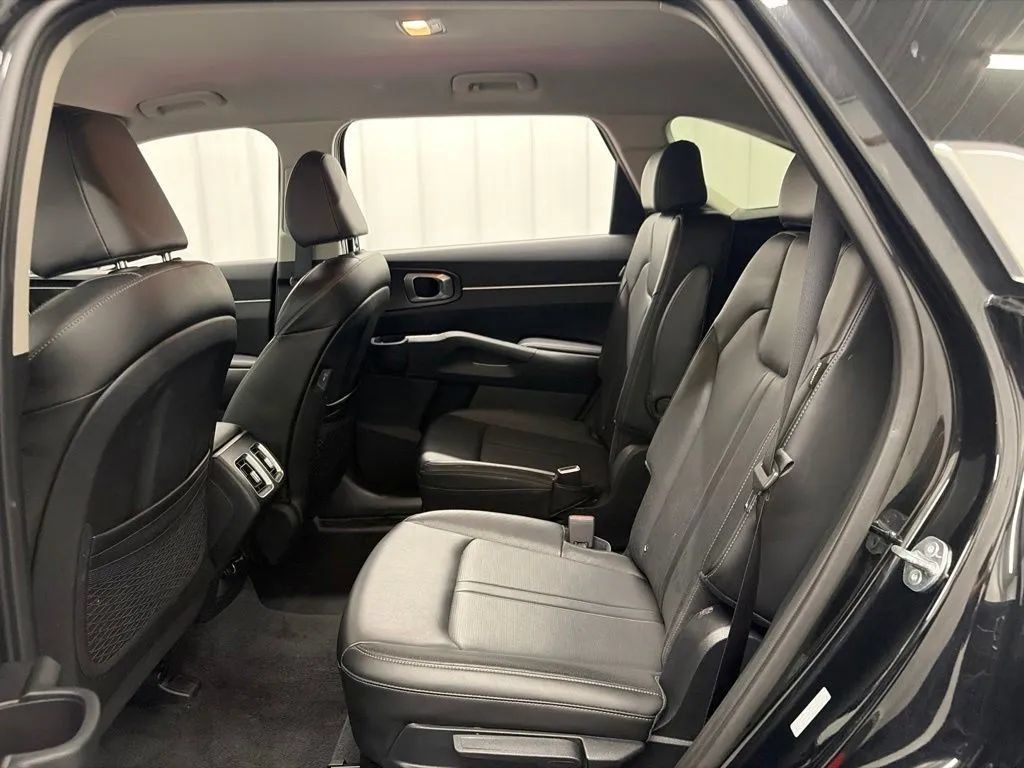Used 2025 Kia Sorento X-Line EX AWD/4WD image 13