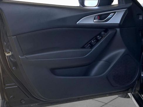 Used 2018 MAZDA MAZDA3 Sport FWD image 20