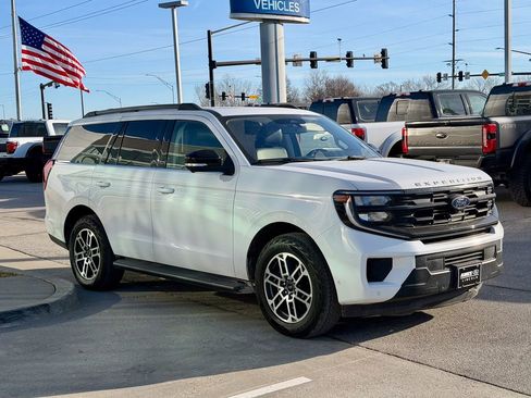 Used 2025 Ford Expedition Active image 6