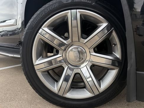 Used 2018 Cadillac Escalade Luxury AWD/4WD image 9