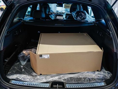 Used 2025 Mercedes-Benz GLC 43 AMG 4MATIC image 25