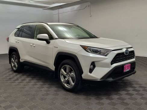 Used 2021 Toyota RAV4 XLE Premium AWD/4WD image 7