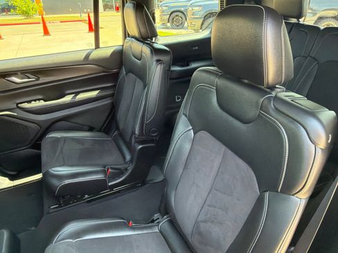 Used 2023 Jeep Grand Cherokee L Laredo RWD image 18