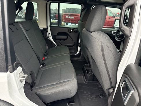 Used 2025 Jeep Wrangler Unlimited Sport AWD/4WD image 18