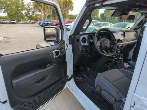 Used 2025 Jeep Wrangler Unlimited Sport S 4xe w/ Convenience Group AWD/4WD image 8