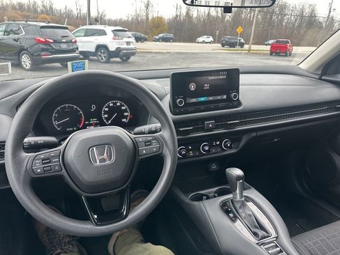 Used 2023 Honda HR-V LX image 14