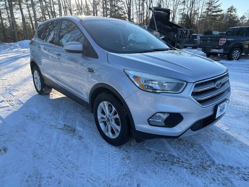 Used 2017 Ford Escape SE image 1