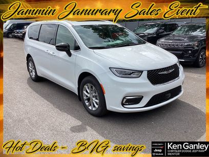 New 2026 Chrysler Pacifica Select