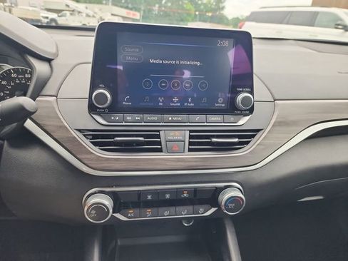 Used 2024 Nissan Altima 2.5 SV FWD image 16