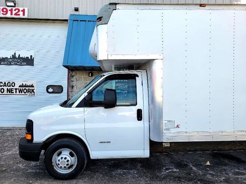 Used 2014 Chevrolet Express 4500 Extended image 9