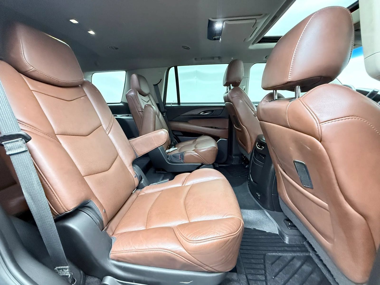 Used 2018 Cadillac Escalade Premium Luxury AWD/4WD image 19