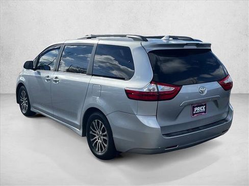 Used 2019 Toyota Sienna XLE image 7
