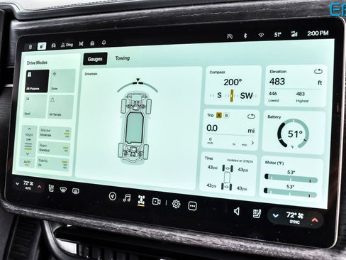 Used 2025 Rivian R1S Adventure image 27