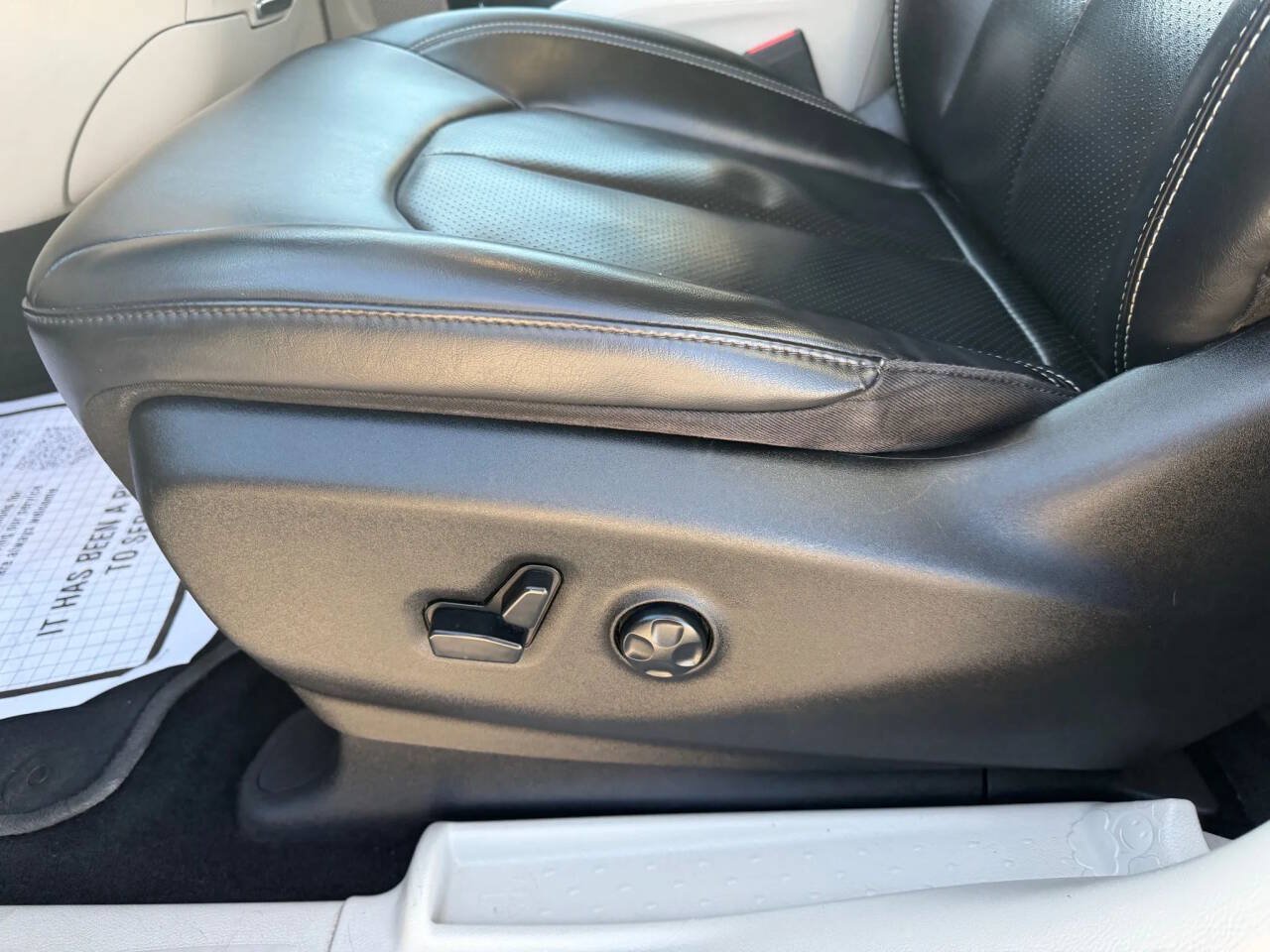 Used 2020 Chrysler Voyager Lxi FWD image 20