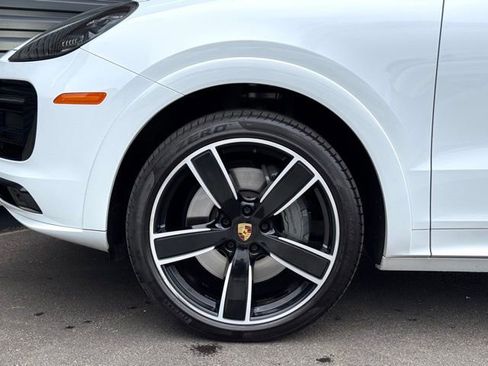 Certified 2023 Porsche Cayenne S Platinum image 11