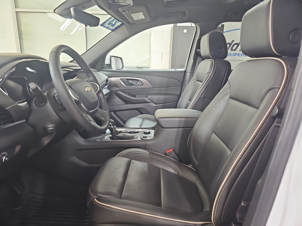 Used 2023 Chevrolet Traverse Premier AWD/4WD image 21