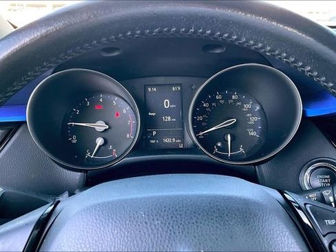 Used 2022 Toyota C-HR XLE image 20