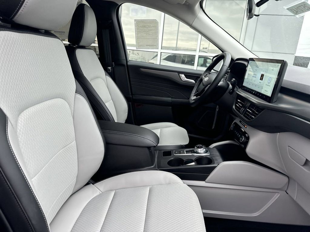 New 2025 Ford Escape SE FWD image 12