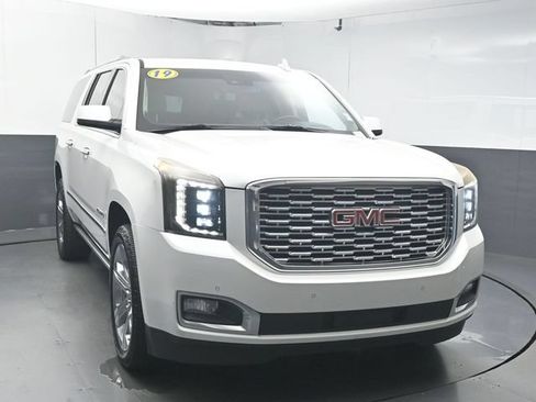 Used 2019 GMC Yukon XL Denali w/ Denali Ultimate Package AWD/4WD image 2