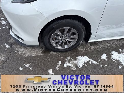 Used 2023 Toyota Sienna XLE image 10
