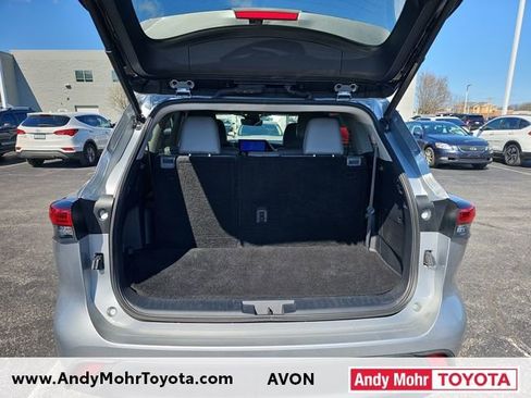 Used 2023 Toyota Highlander XLE image 12