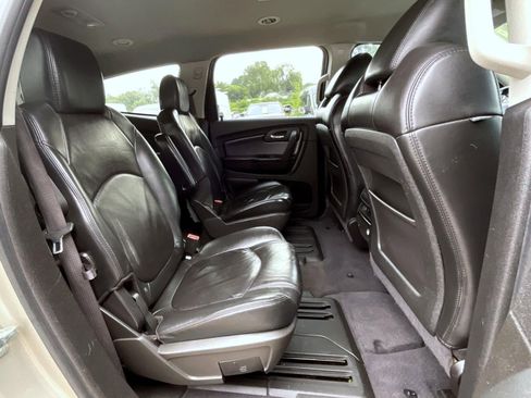 Used 2011 Chevrolet Traverse LT w/ Personal Connectivity Package image 17