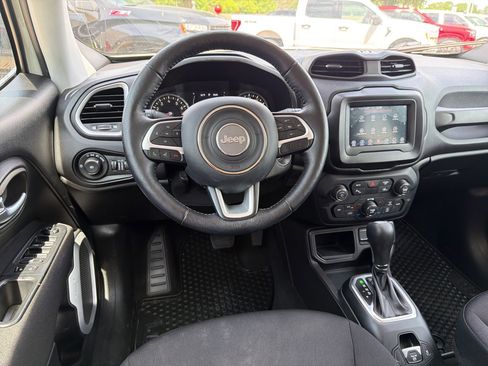 Used 2018 Jeep Renegade Latitude w/ Advanced Technology Group FWD image 26